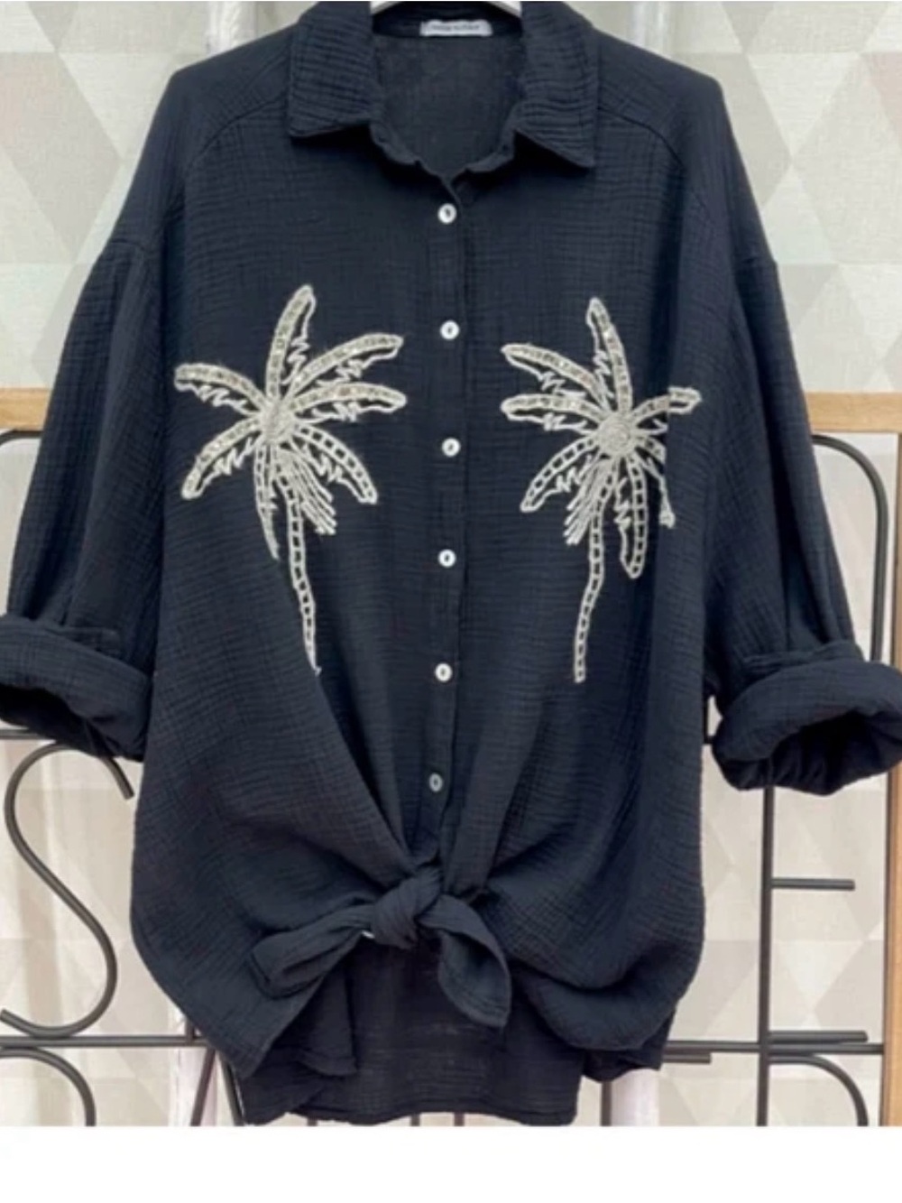 LOOWIE Black Embroidered Palm Tree Button-Down Shirt OS